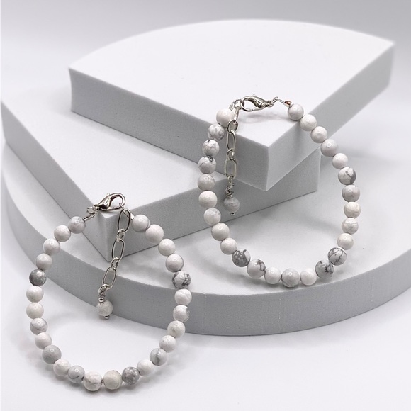 Genuine Natural Howlite Bracelet - Picture 1 of 13
